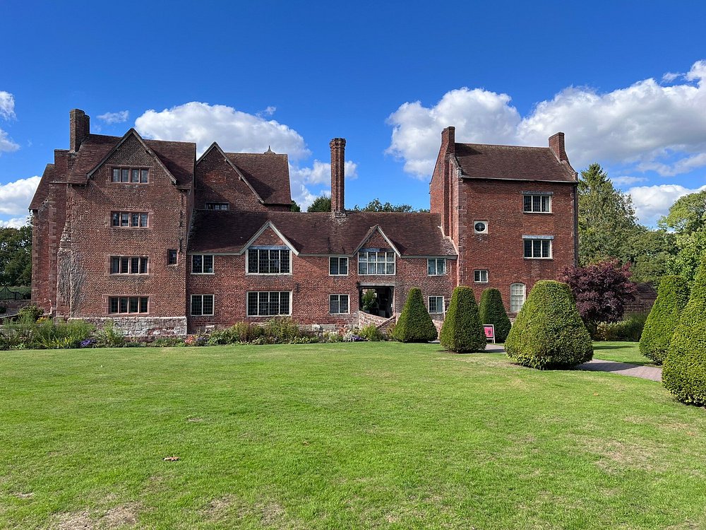 Harvington: A Tranquil Countryside Escape in Worcestershire